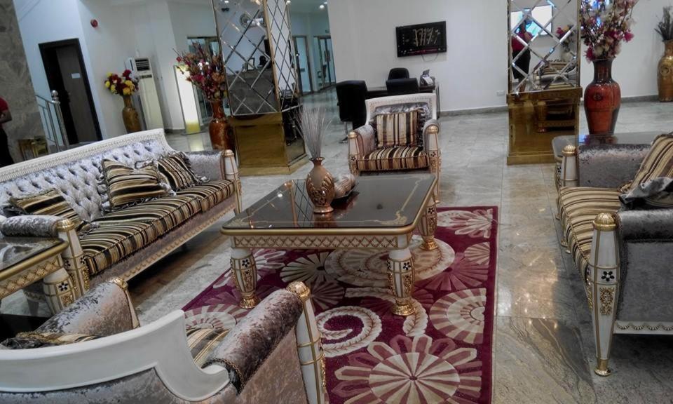 Immaculate Royal Int'L Hotel Owerri Bagian luar foto