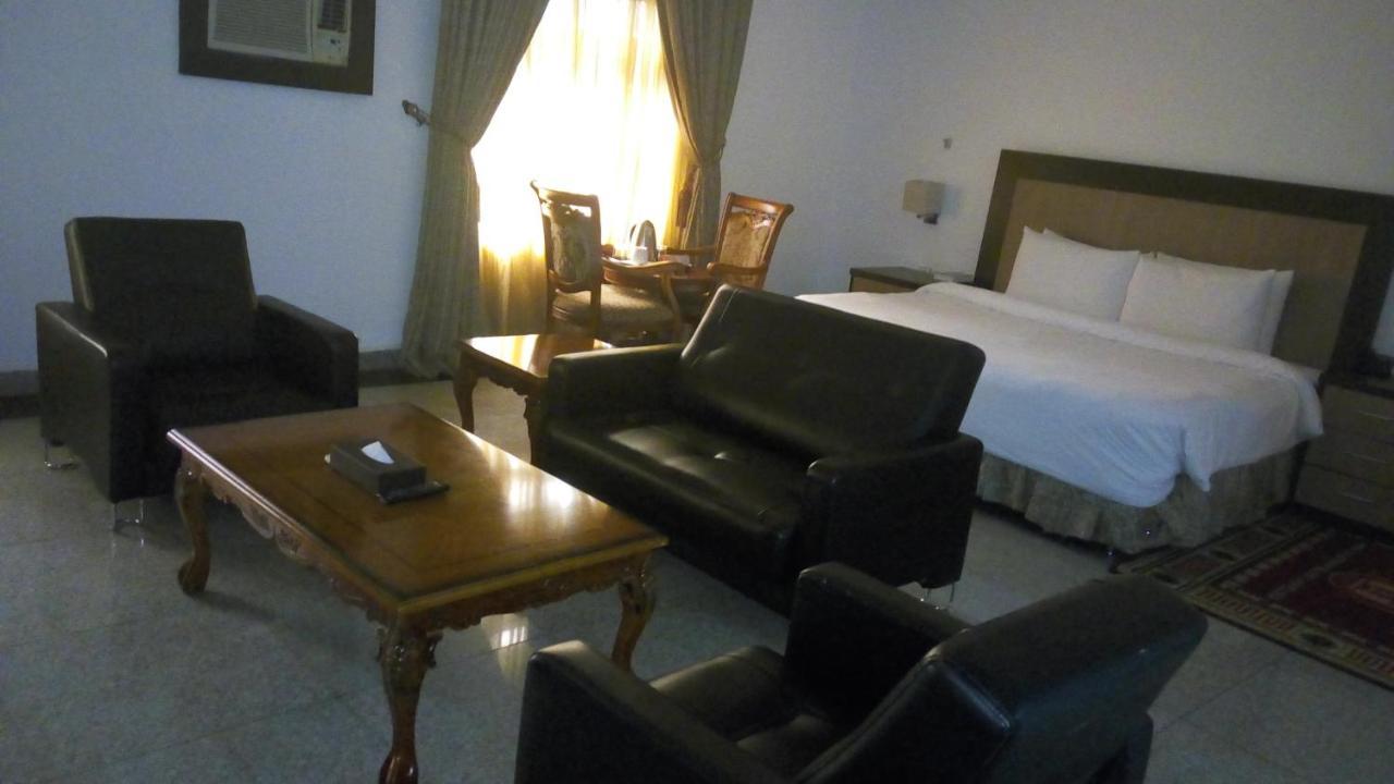 Immaculate Royal Int'L Hotel Owerri Bagian luar foto