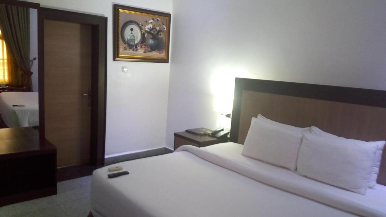 Immaculate Royal Int'L Hotel Owerri Bagian luar foto